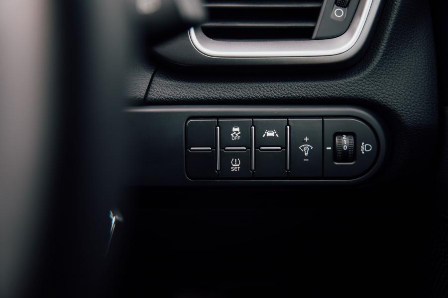 Детали интерьера Kia XCeed 1.0 T-GDi 2019 года  (UK) (фото 76 из 91)
